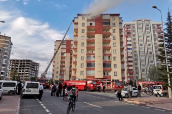 9 katlı Binada Çıkan Yangın Korkuttu !!