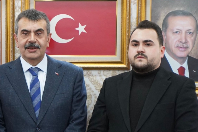 Genlik Kollar Bakan Mustafa Sami zcan stifa Etti