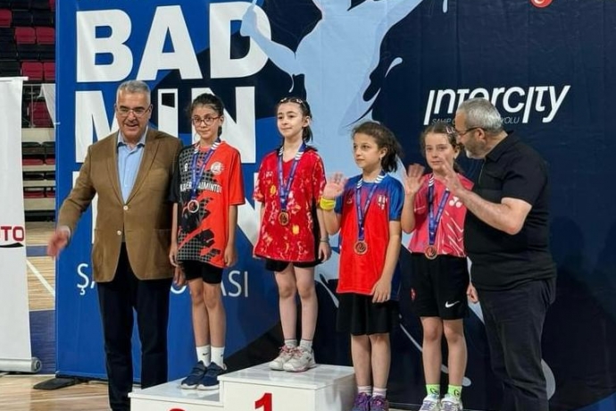 Zmra etinta Badminton Trkiye Kupasndan 2 madalyayla dnd