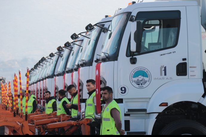 Kayseri'de 58 i makinesinin teslim treni dzenlendi