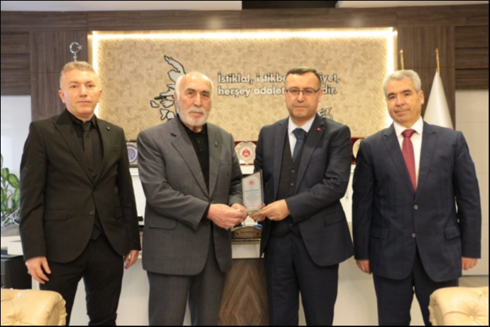 Kayseri Cumhuriyet Başsavcısı Korkmaz’dan Karamustafaoğlu’na Teşekkür Plaketi