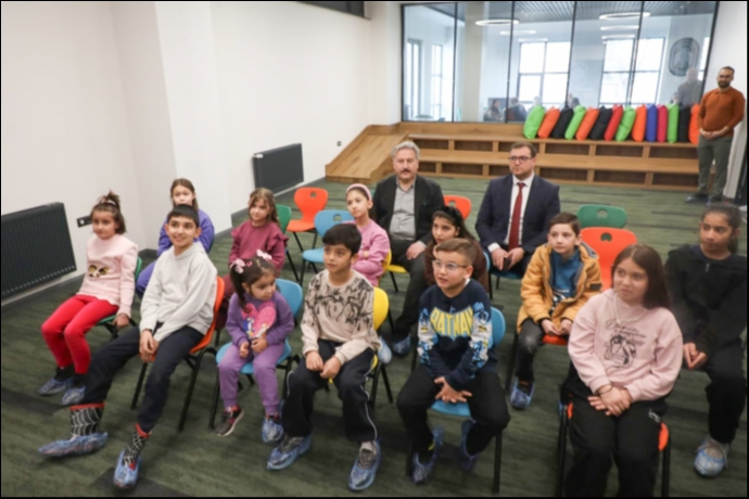 Kapılar Açılmadan Merak Uyandırdı: Kayseri’de Çocukları Masallar Ve Oyuncaklar Bekliyor