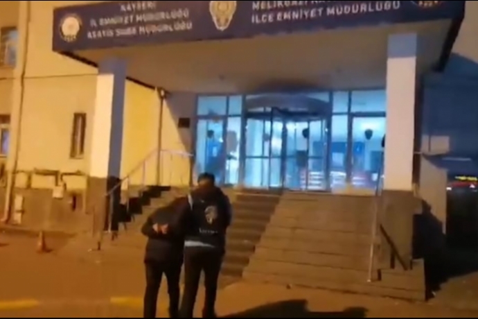 Geceyi Delen Silah Sesleri Sonrası Kapı Çalındı: Kayseri’de 2 Katlı Eve Ateş Açan Şüpheli Yakalandı