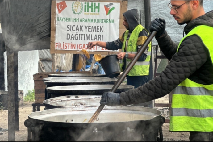 Kış Üşütüyor, İHH Kapı Kapı Dolaşıyor: Kayseri’de Yüzlerce Aileye Sessiz Destek!