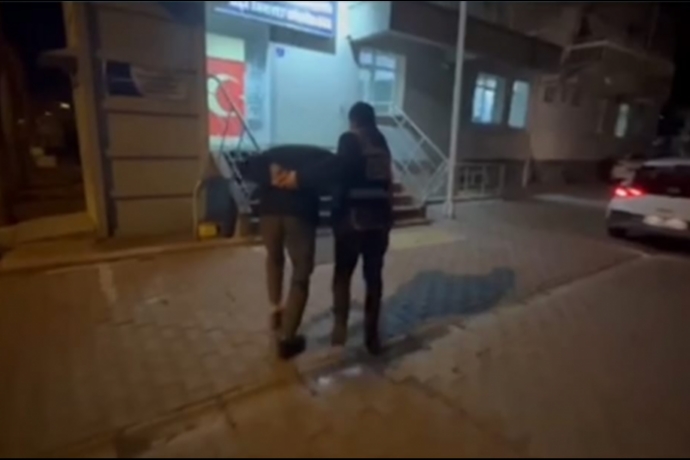 Kayseri’de 48 Saatlik Takip Sonuç Verdi: Otobüs Akülerini Çalan Şüpheli Kıskıvrak Yakalandı