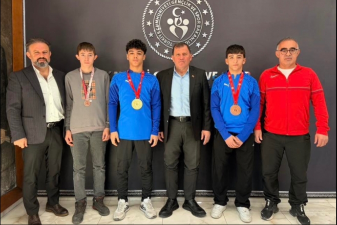 Kayseri'li Minderin Şampiyonları İl Müdürü Kabakcı’nın Kapısını Çaldı