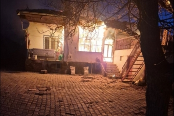 Alevler Her Şeyi Kül Etti, Felahiye’de Bir Aile İçin Seferberlik Başladı